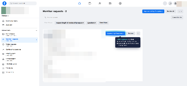 Solicitud de ingreso en un grupo de Facebook con el botón Approve by Groupboss; los datos del miembro están tapados